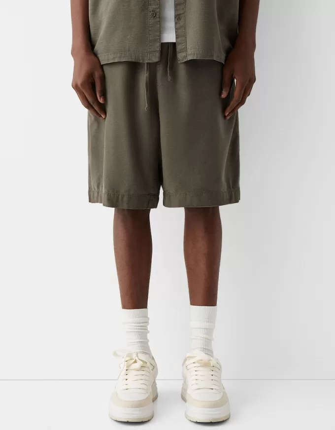 Rustic wide-leg Bermuda shorts