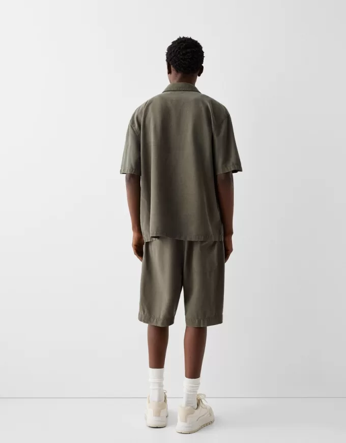 Rustic wide-leg Bermuda shorts