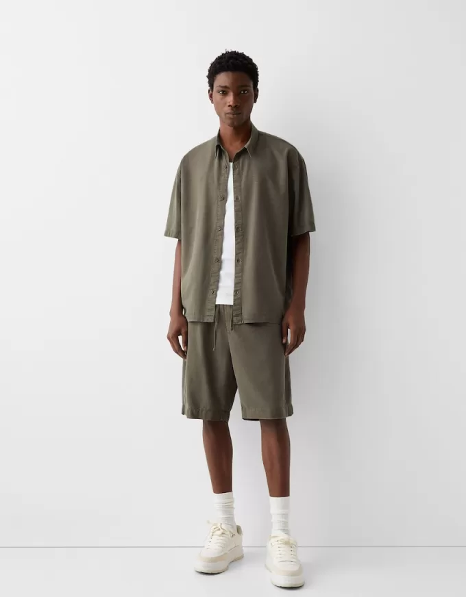 Rustic wide-leg Bermuda shorts