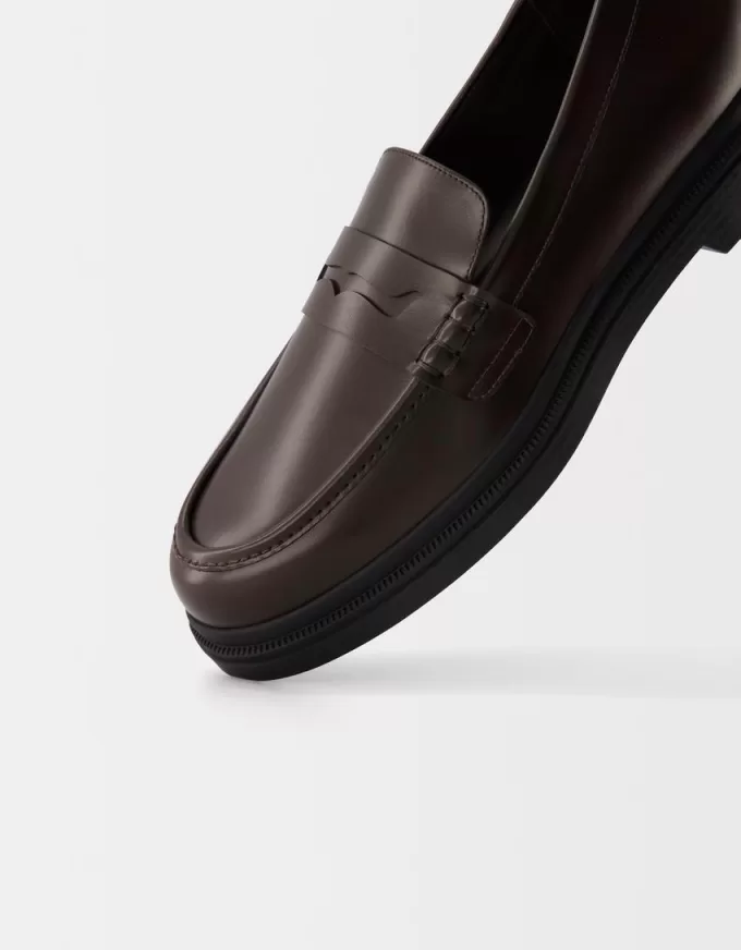 Saddle strap loafers