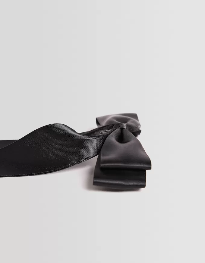 Satin-finish hair clip with bow