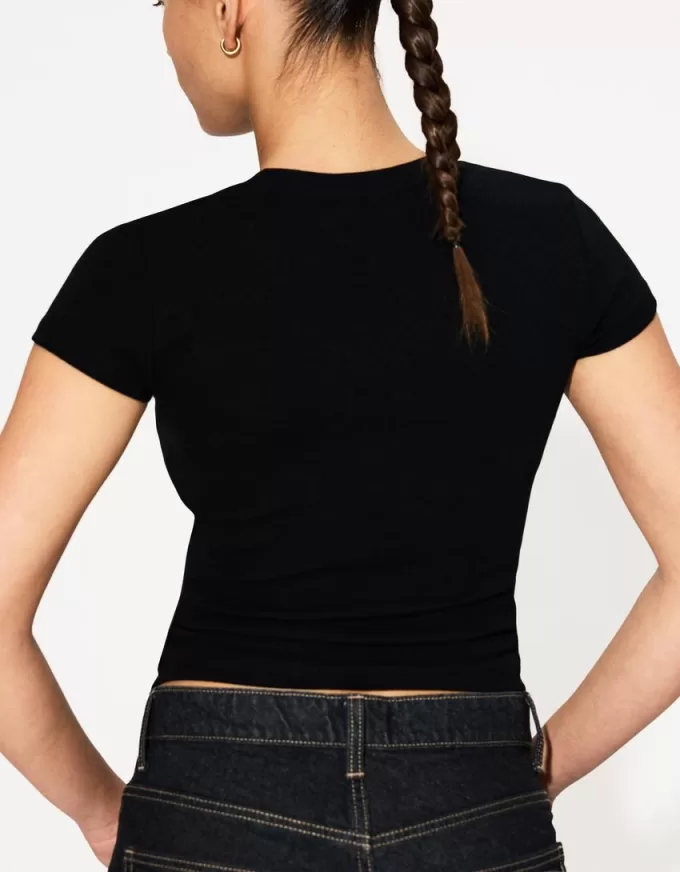 Short sleeve T-shirt with a scoop neck