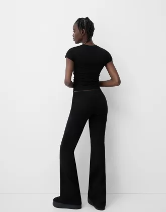 Short sleeve T-shirt with a scoop neck