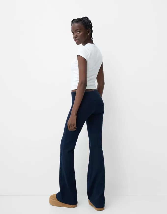 Short sleeve T-shirt with a scoop neck