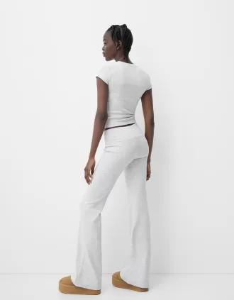 Short sleeve T-shirt with a scoop neck