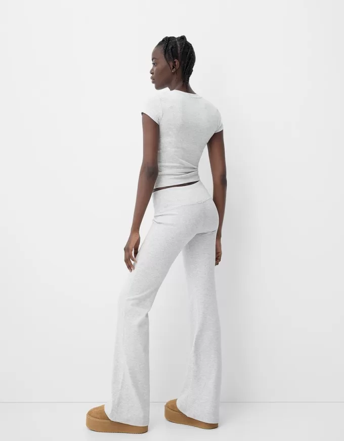 Short sleeve T-shirt with a scoop neck