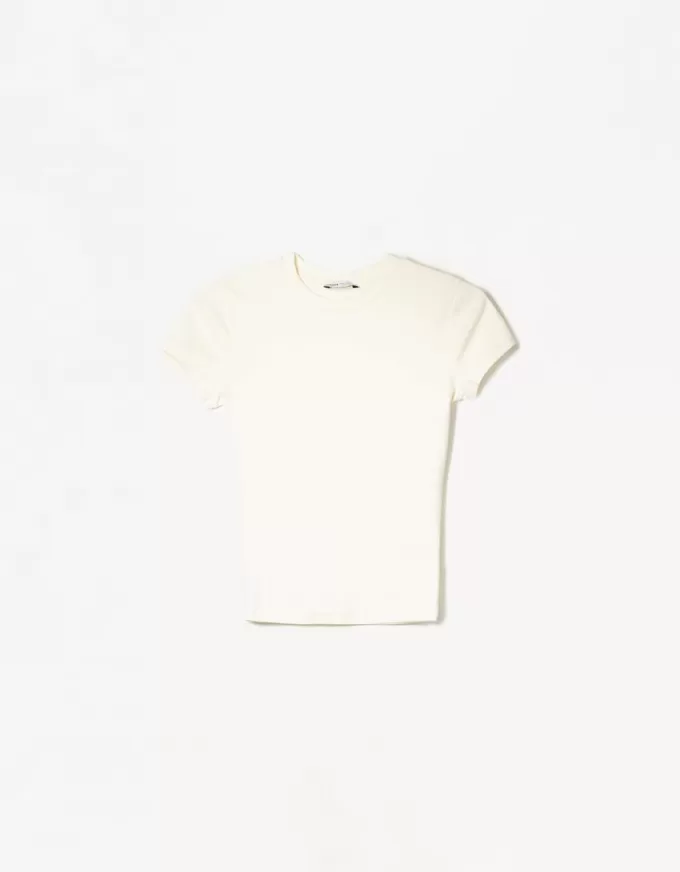 Short sleeve T-shirt with a scoop neck