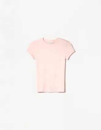 Short sleeve T-shirt with a scoop neck