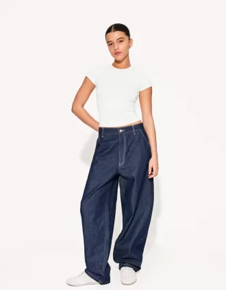 Short sleeve T-shirt with a scoop neck