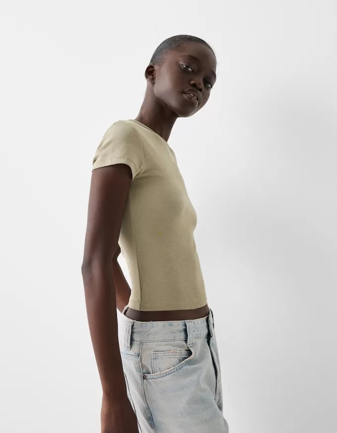 Short sleeve T-shirt with a scoop neck Short sleeve T-shirt with a scoop neck