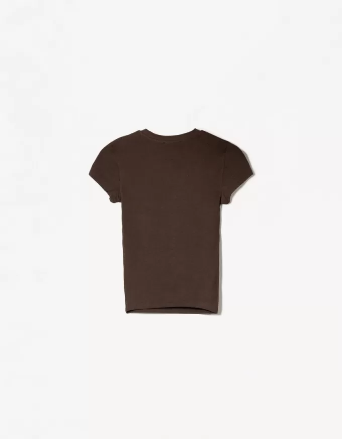 Short sleeve T-shirt with a scoop neck