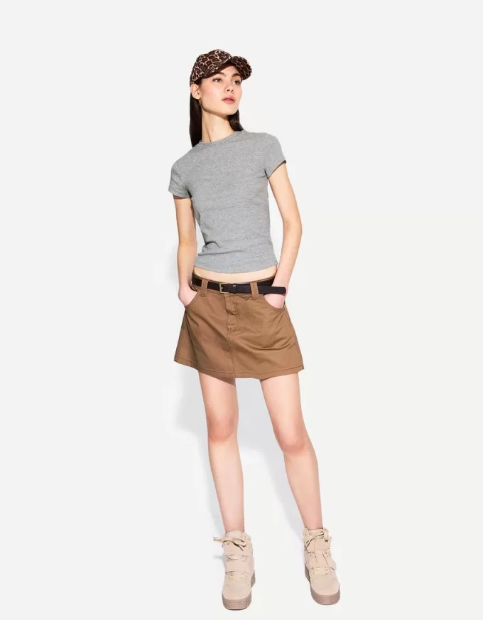 Short sleeve T-shirt with a scoop neck