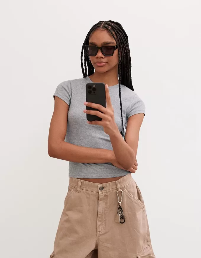 Short sleeve T-shirt with a scoop neck