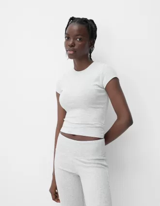 Short sleeve T-shirt with a scoop neck