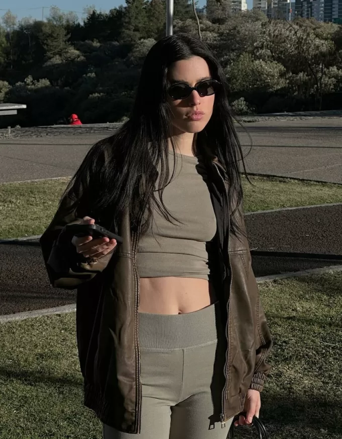 Short sleeve T-shirt with a scoop neck Short sleeve T-shirt with a scoop neck