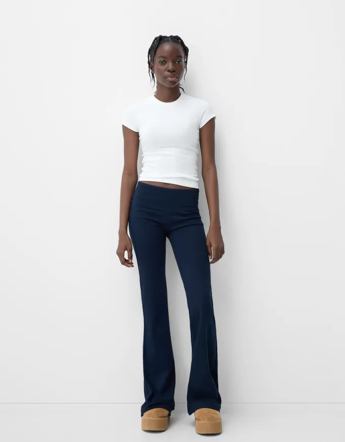 Short sleeve T-shirt with a scoop neck