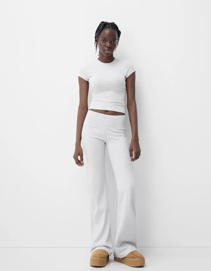 Short sleeve T-shirt with a scoop neck