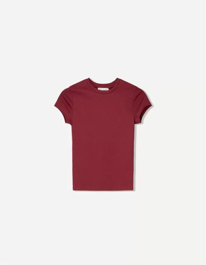 Short sleeve T-shirt with a scoop neck