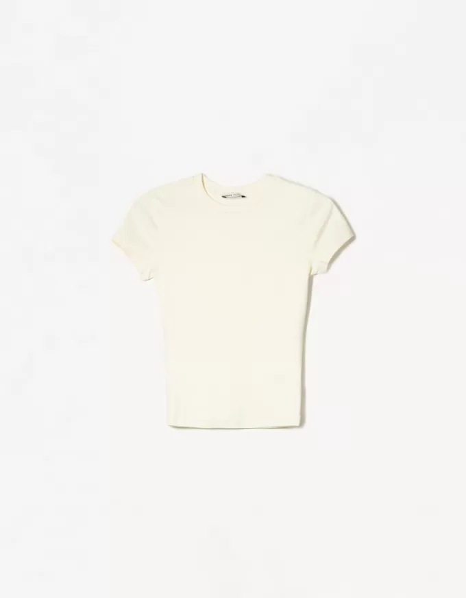 Short sleeve T-shirt with a scoop neck