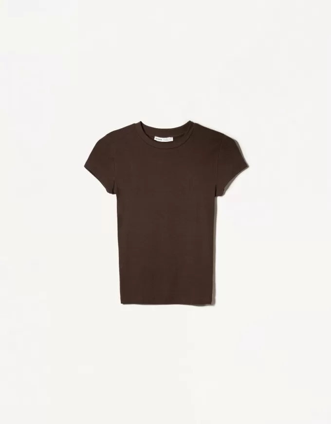 Short sleeve T-shirt with a scoop neck