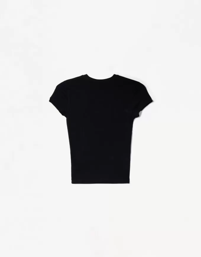 Short sleeve T-shirt with a scoop neck