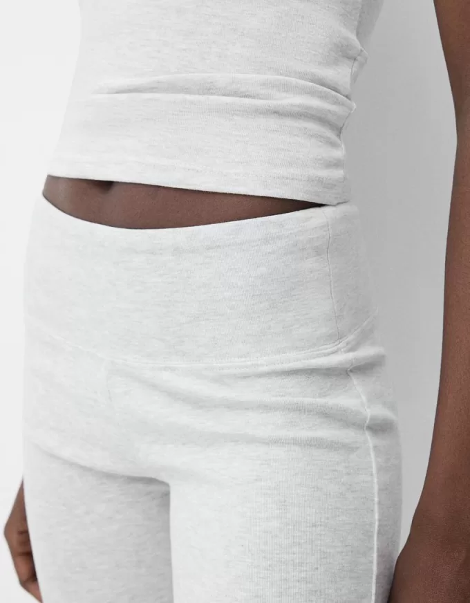 Short sleeve T-shirt with a scoop neck