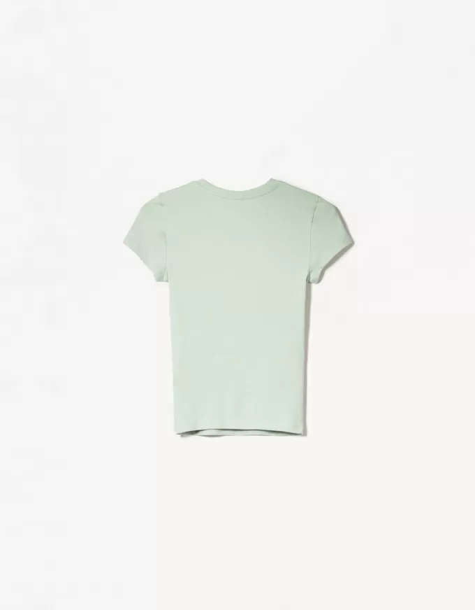 Short sleeve T-shirt with a scoop neck