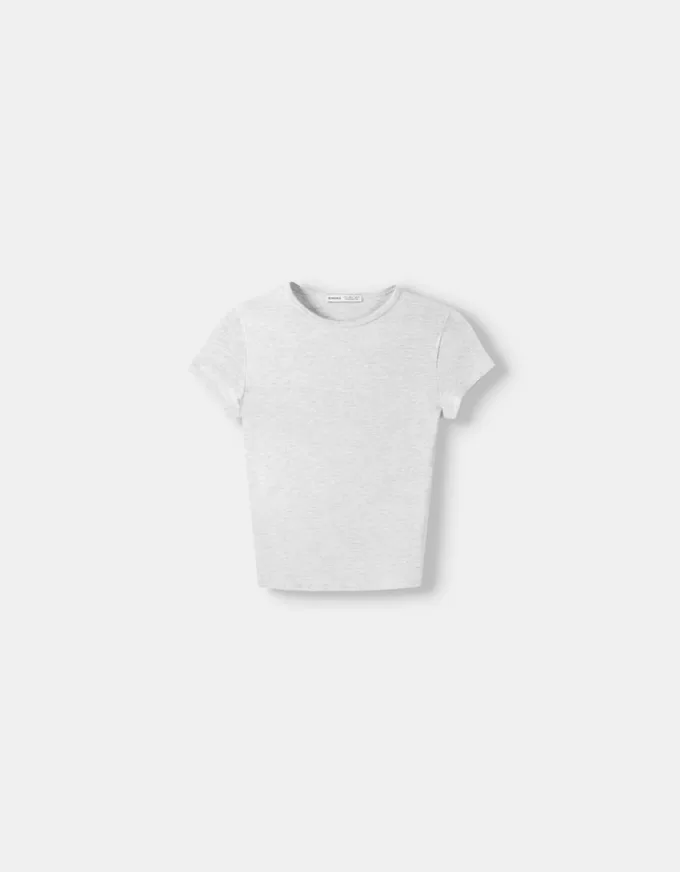 Short sleeve T-shirt with a scoop neck