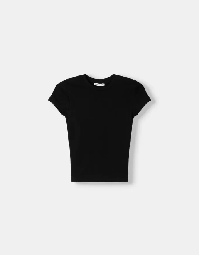 Short sleeve T-shirt with a scoop neck