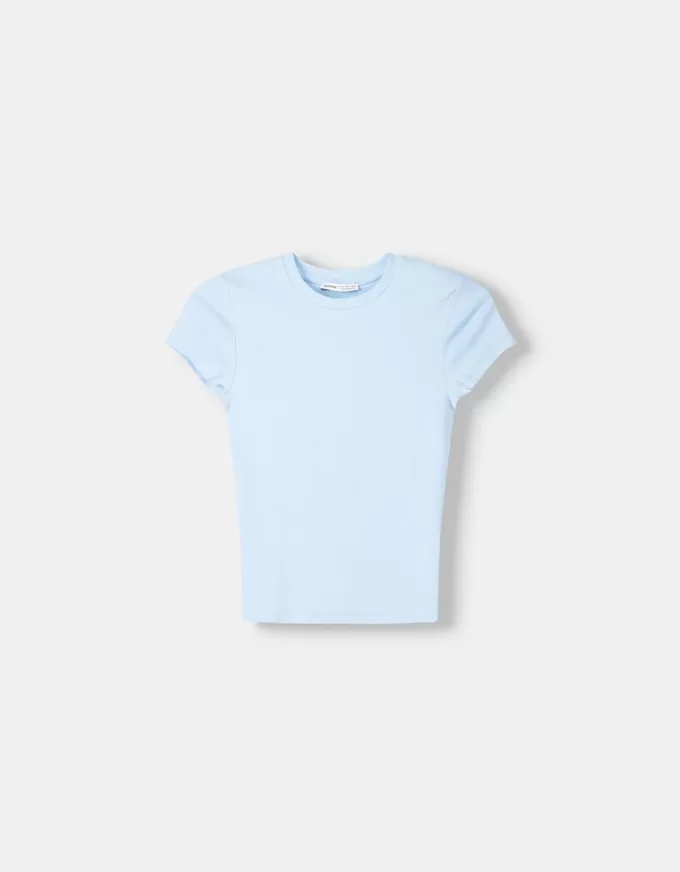 Short sleeve T-shirt with a scoop neck