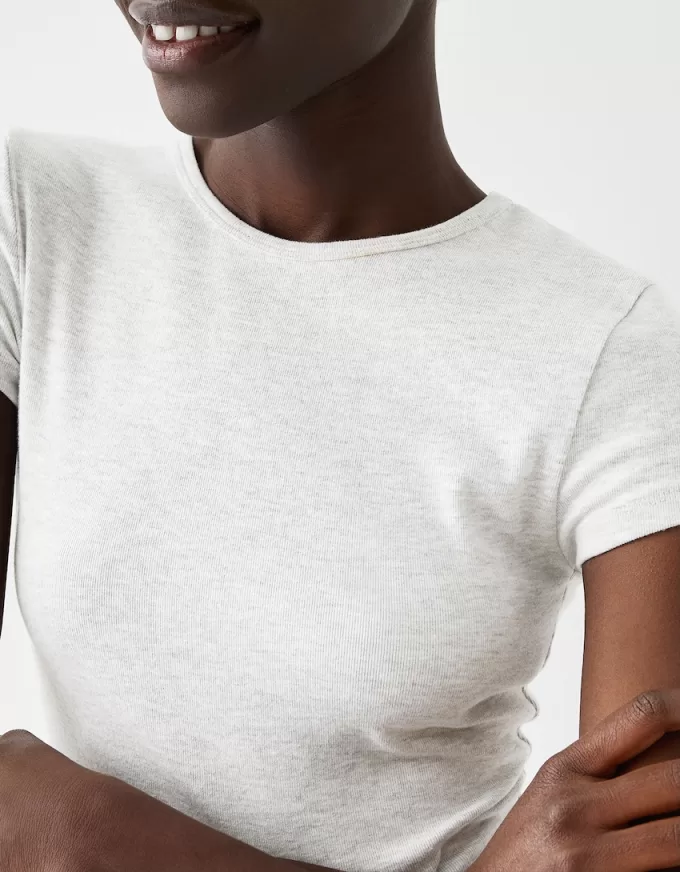 Short sleeve T-shirt with a scoop neck