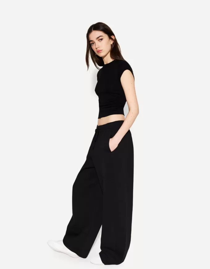 Short sleeve T-shirt with side gathering