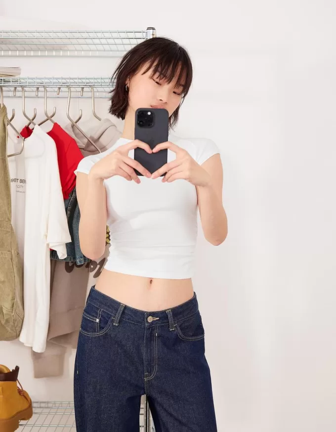 Short sleeve T-shirt with side gathering Short sleeve T-shirt with side gathering