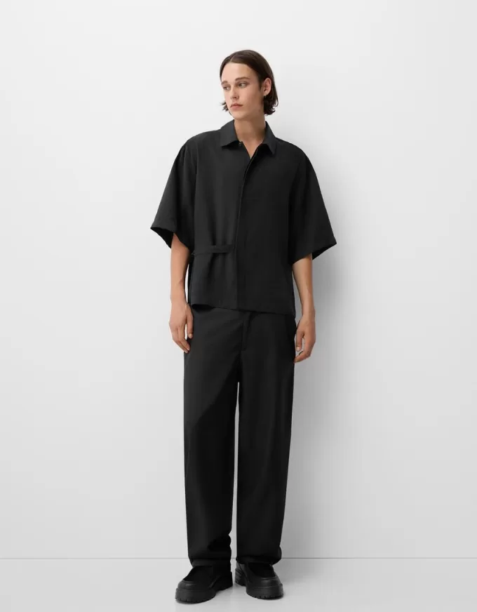 Short sleeve boxy fit crossed shirt with buckle