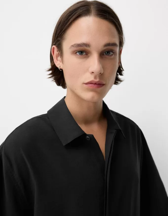 Short sleeve boxy fit crossed shirt with buckle