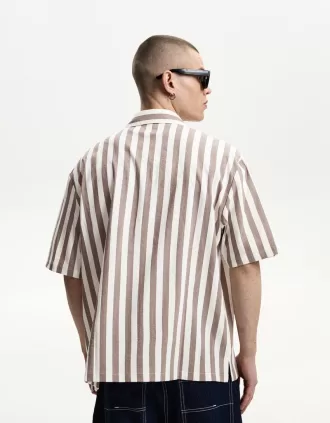 Short sleeve relaxed fit shirt