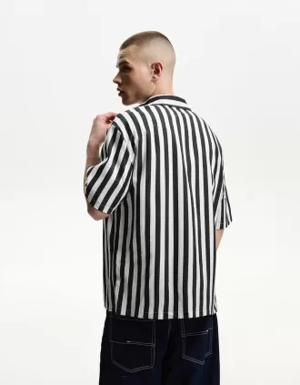 Short sleeve relaxed fit shirt