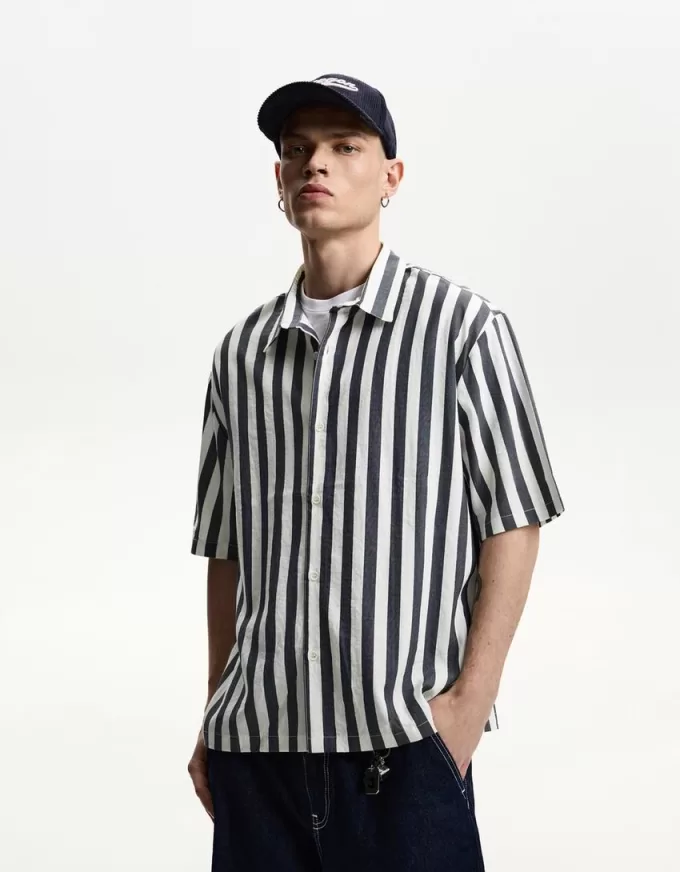 Short sleeve relaxed fit shirt Short sleeve relaxed fit shirt