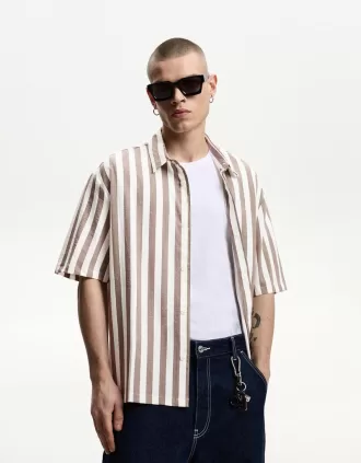 Short sleeve relaxed fit shirt