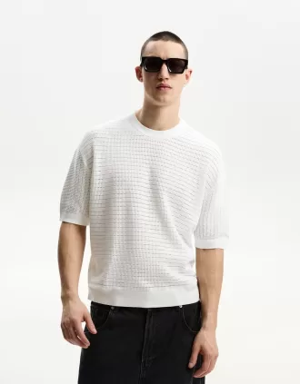 Short sleeve textured T-shirt