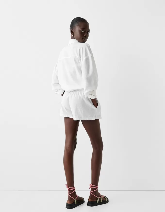 Shorts with elastic waistband detail