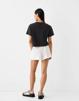 Shorts with elastic waistband detail