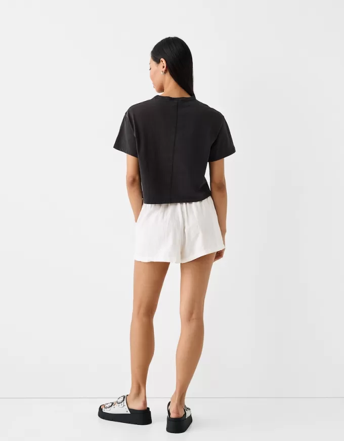Shorts with elastic waistband detail