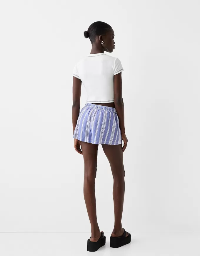 Shorts with elastic waistband detail