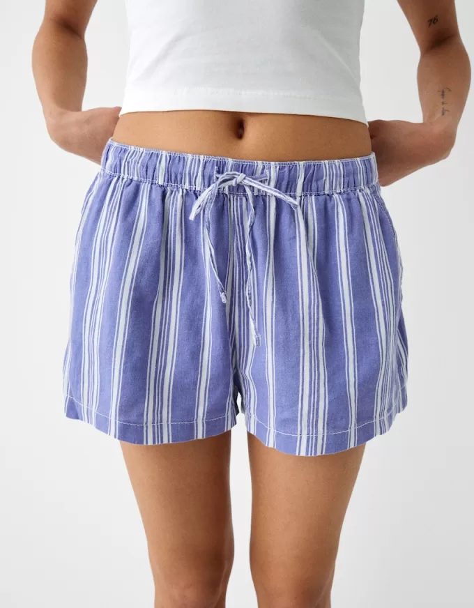 Shorts with elastic waistband detail
