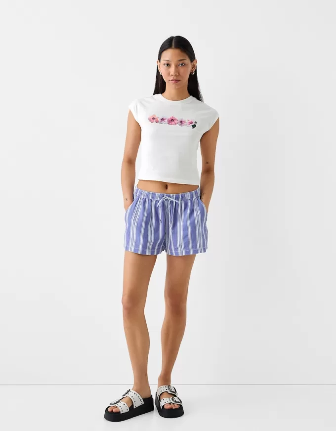 Shorts with elastic waistband detail