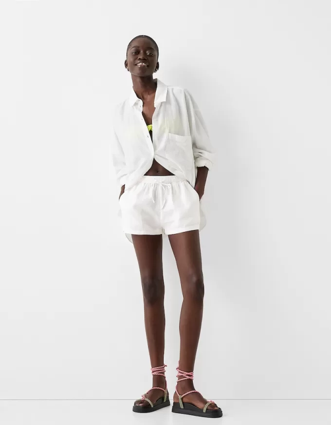 Shorts with elastic waistband detail