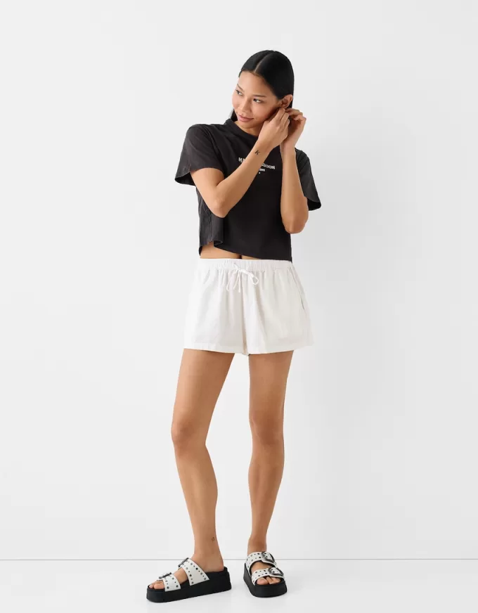 Shorts with elastic waistband detail