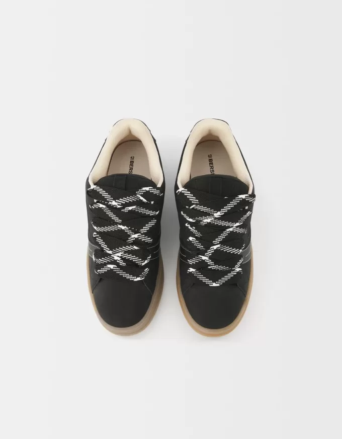 Skater sneakers with XL laces