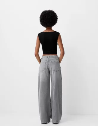 Sleeveless T-shirt with square neckline